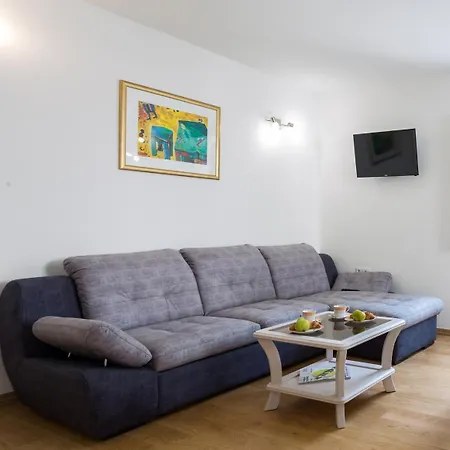Presidential - Central Royal Palace - Old Town Apartment *