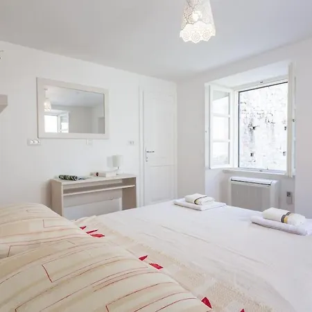 Presidential - Central Royal Palace - Old Town Apartment